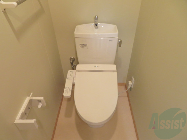 トイレ　ウォシュレット機能がついたトイレです。安心して使用できます