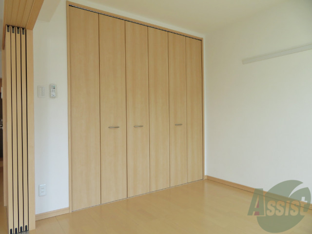 収納　寝室にあったクローゼット。荷物がたくさんあっても大丈夫。