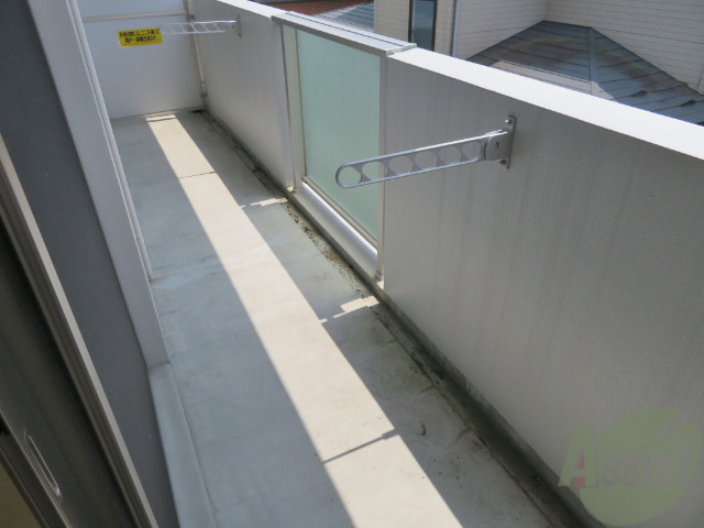 バルコニー　バルコニーは幅があり、広い印象を受けました。