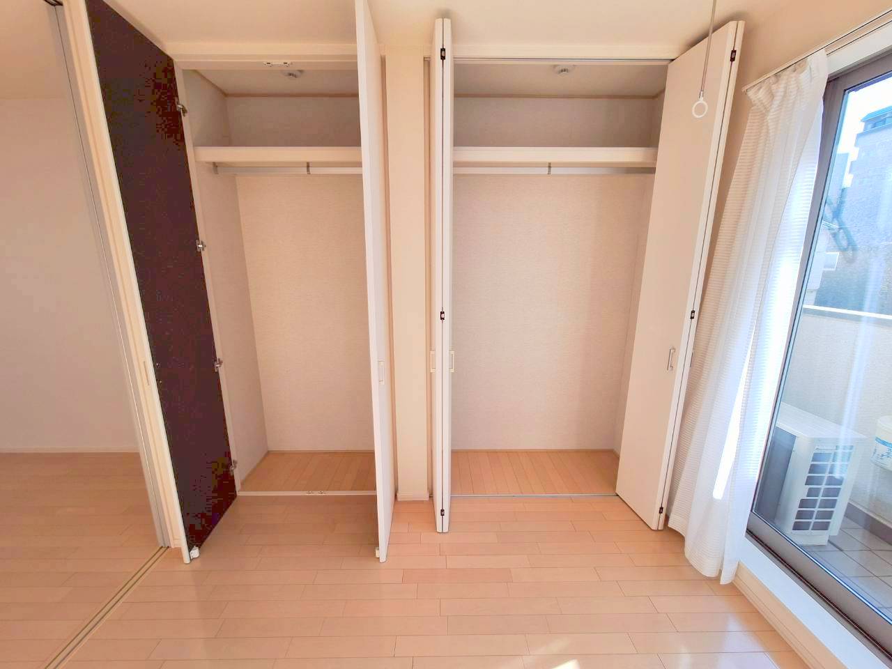 収納　★壁一面のダブルクローゼット★