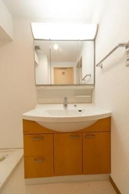 洗面設備　写真は同タイプ住居です。