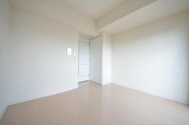 居室・リビング　同お建物の同じ間取りの別の回数のお部屋です。床の色がお部屋…