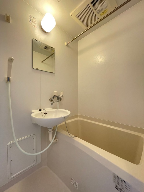 バス・シャワールーム　※別部屋参考写真