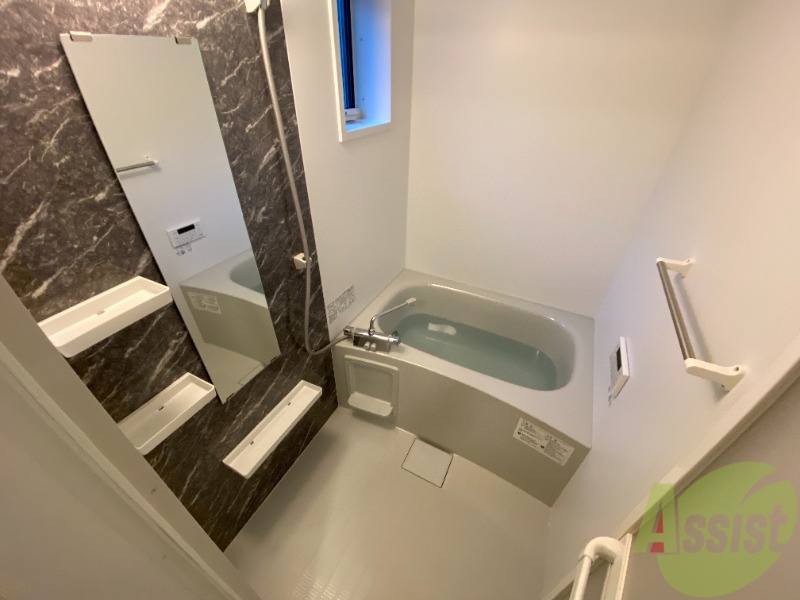 バス・シャワールーム　追い焚き機能が付いているのでいつでも温かいお風呂に入れますよ