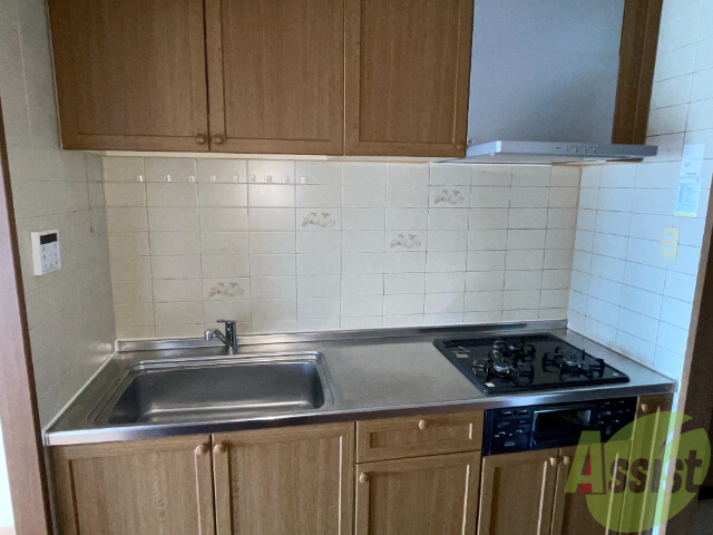 キッチン　２口コンロが置けて広々としたキッチンです。