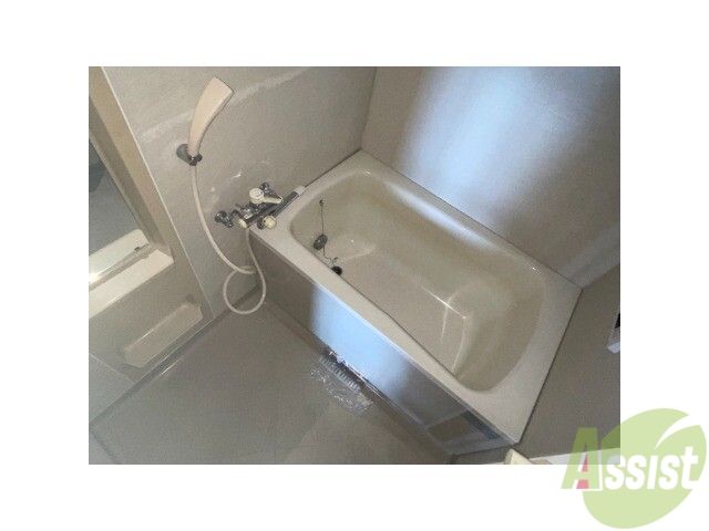 バス・シャワールーム　広々のお風呂で１日の疲れを癒してくださいね。