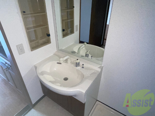 洗面設備　歯磨きも洗い物も何でもいけちゃいますよ。