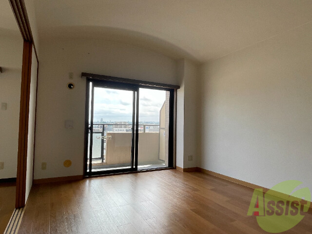 居室・リビング　広々とした開放感のある明るいお部屋です。