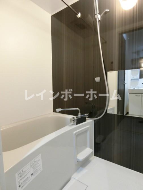 バス・シャワールーム　コンパクトで使いやすいお風呂です