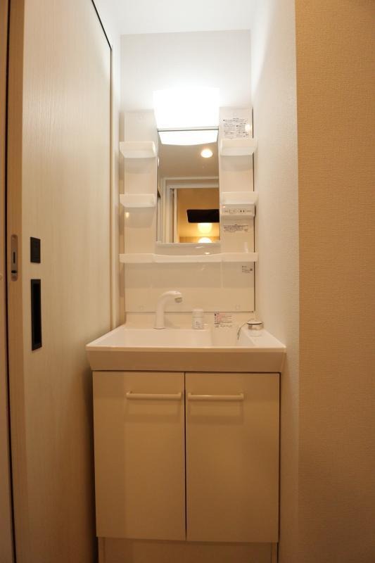 洗面設備　シャワードレッサー付きです！