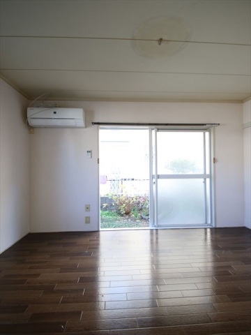 居室・リビング　5.5帖洋室　2面採光で明るいお部屋