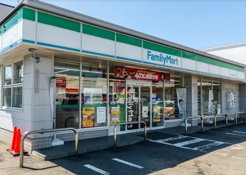 コンビニ　ファミリーマート札幌菊水元町2条店（コンビニ）まで195m