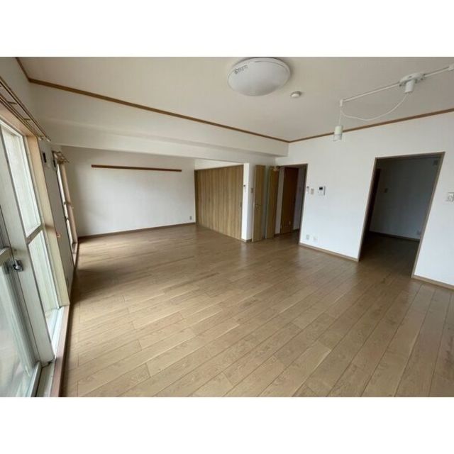 ＪＲ磐越西線 郡山富田駅 徒歩25分 4階建 築30年の居間写真