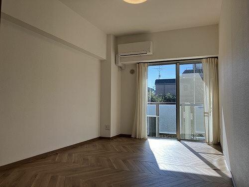 居室・リビング　洋室６．５帖（東側）