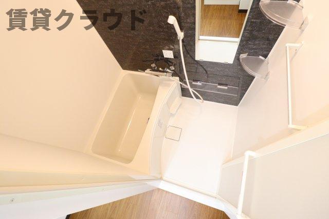 バス・シャワールーム　アクセントパネルがおしゃれなバスルーム♪