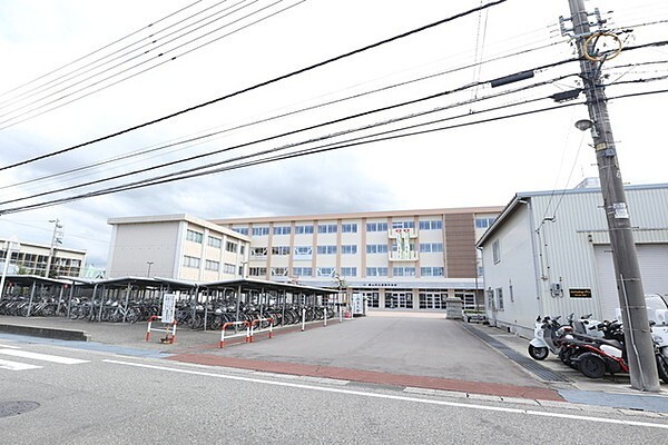 中学校　富山市立速星中学校（中学校）まで1697m