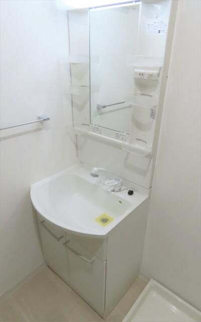 洗面設備　参考写真（同物件別部屋）