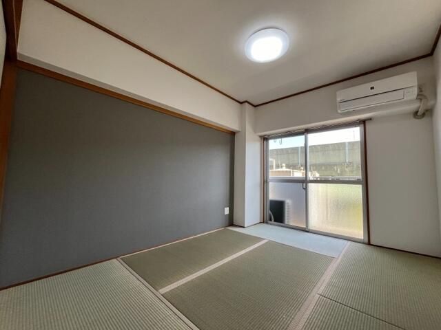 居室・リビング　参考写真（同物件別部屋）