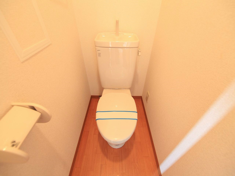 トイレ　トイレ　温水洗浄便座取り付け可