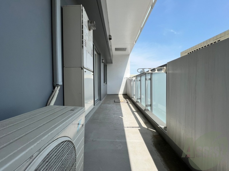 バルコニー　バルコニーは幅があり、広い印象を受けました。