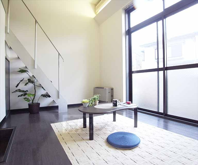 居室・リビング　シックな室内です。