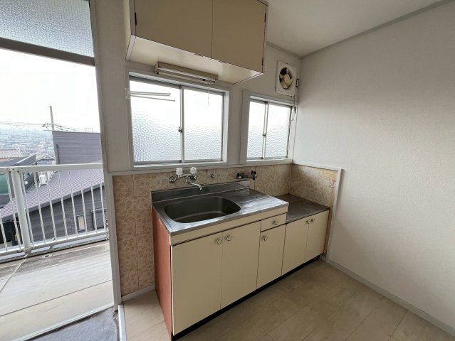 キッチン　コンパクトなキッチンで掃除もラクラク