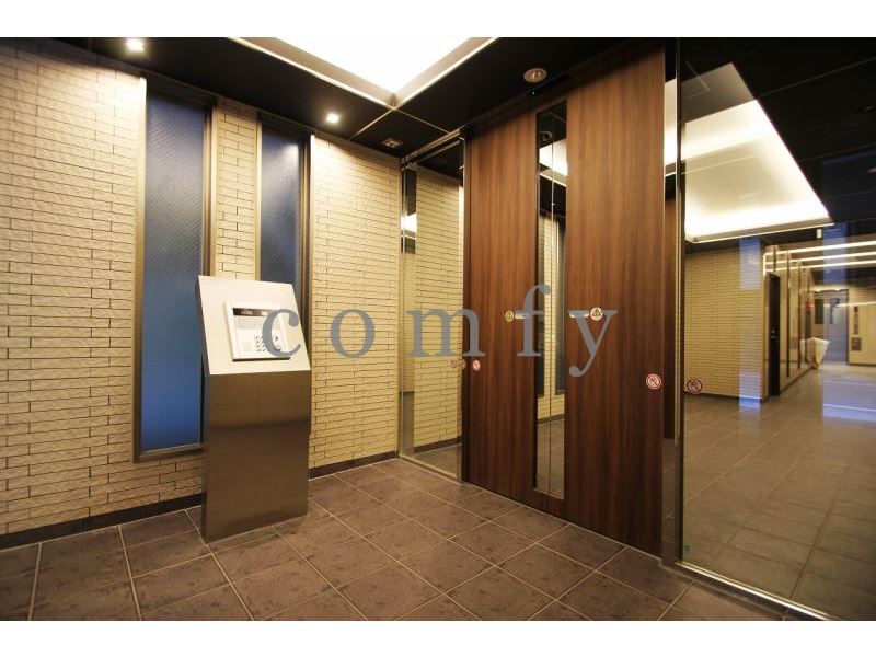 エントランス　オートロック完備・エントランス