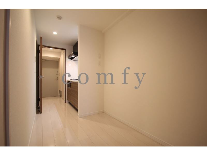 その他部屋・スペース　冷蔵庫と食器棚がゆったり置けるキッチンスペース