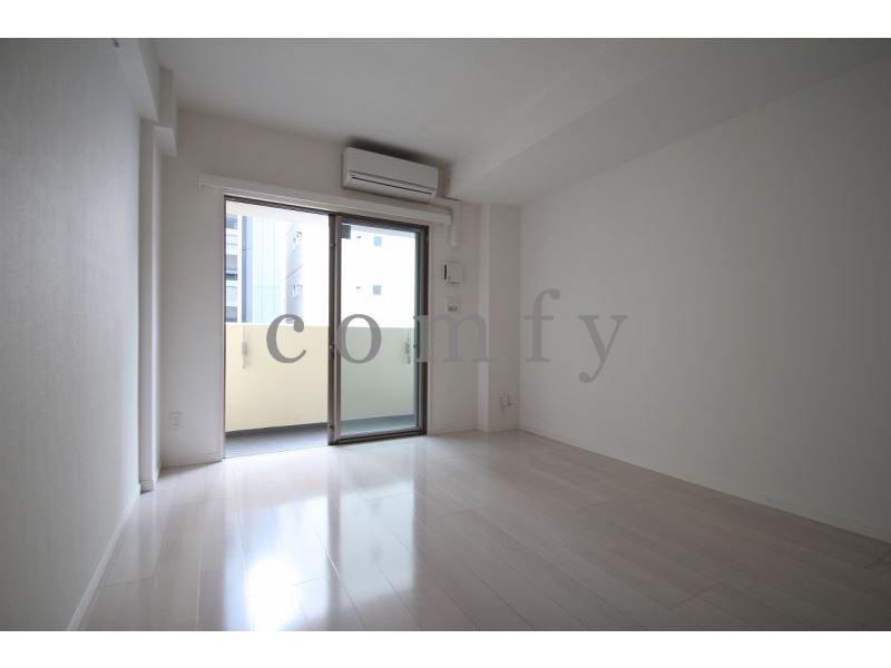 居室・リビング　白を基調とした清潔感漂う居室