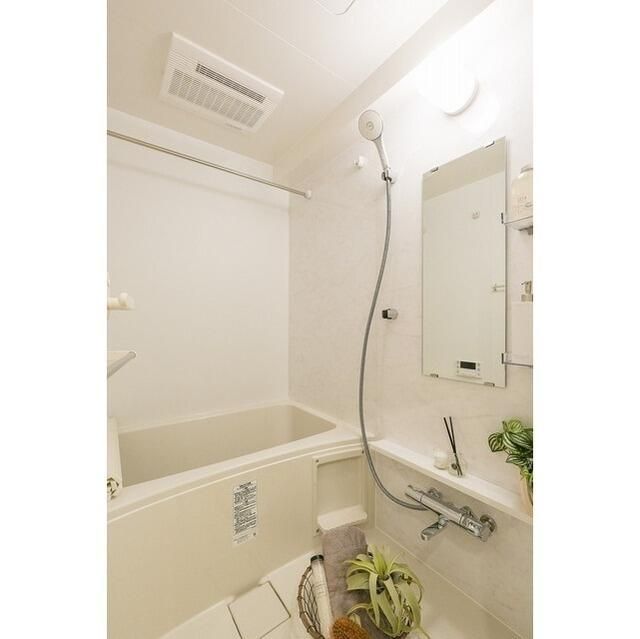 バス・シャワールーム　写真は同タイプ住居です。