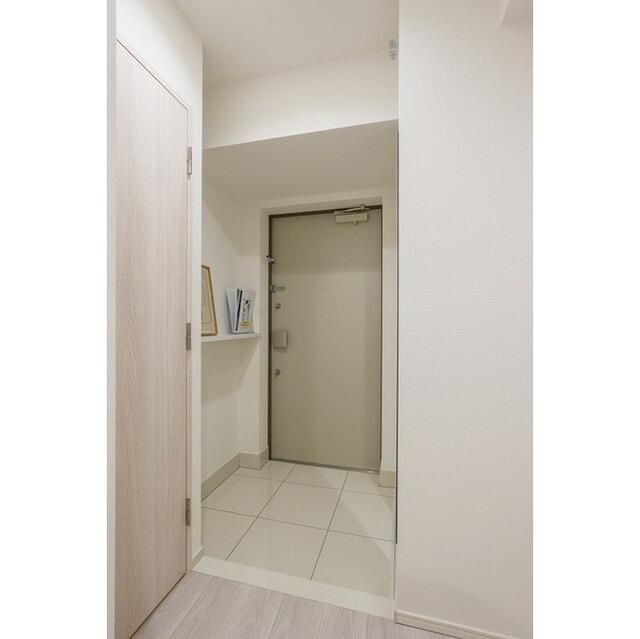 玄関　写真は同タイプ住居です。