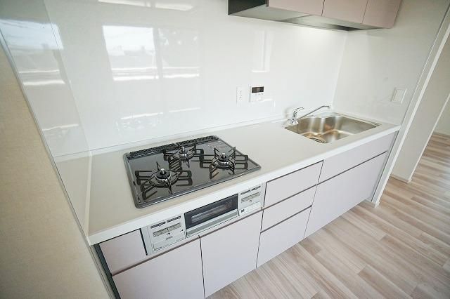 キッチン　コンパクトなキッチンで掃除もラクラク