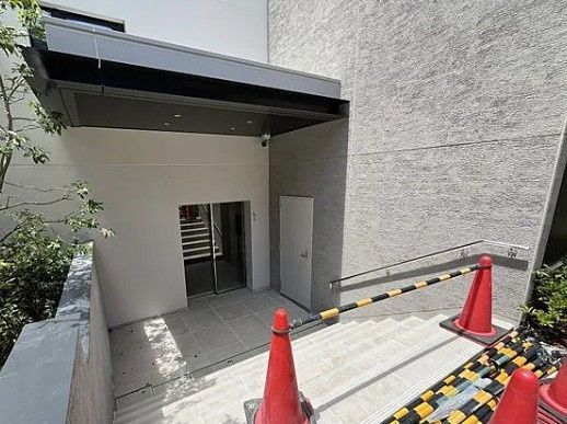 エントランス　落ち着いたエントランスです