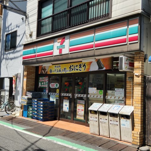 コンビニ　セブンイレブン（コンビニ）まで833m