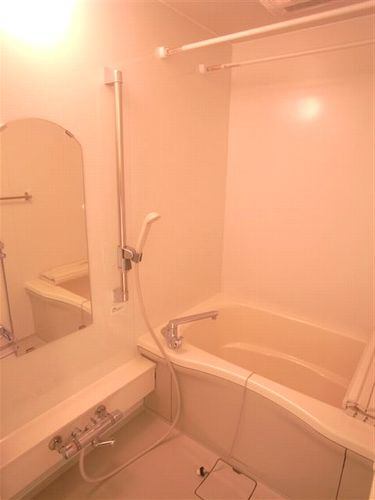 バス・シャワールーム　嬉しい乾燥機付きのバスルーム！