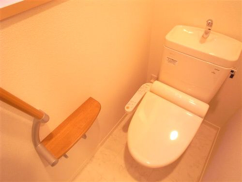 トイレ　温水洗浄便座付き♪