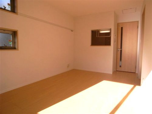 その他部屋・スペース　２面採光で、明るいお部屋です。