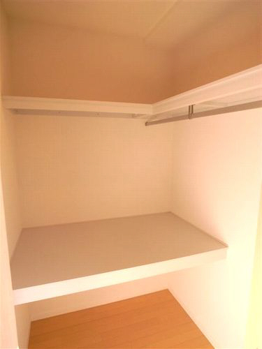 収納　ウォークインクローゼット内部の様子♪