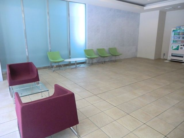 エントランス　ソファー付エントランス