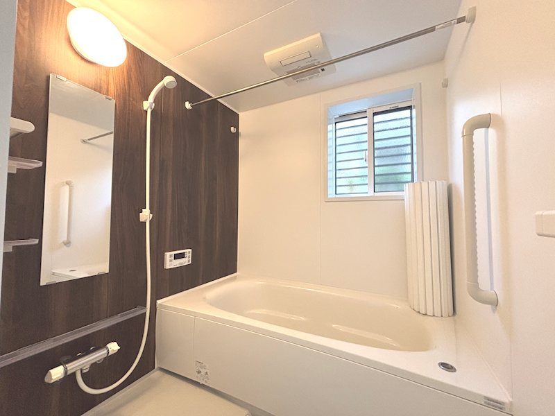 バス・シャワールーム　窓有、循環式追い焚き風呂！