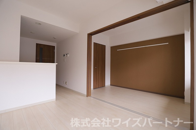 居室・リビング　※別号室の為、現状優先。