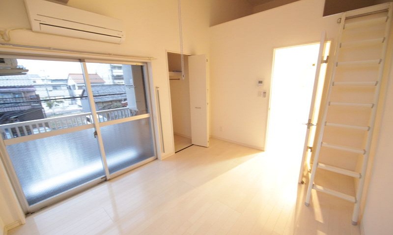 居室・リビング　洋室5.7帖　ロフト付き