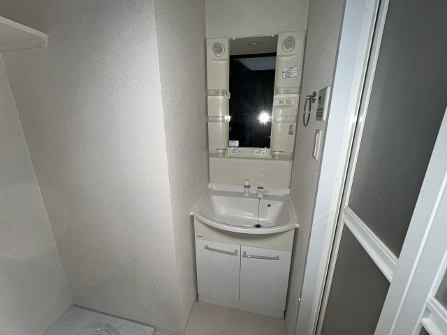 洗面設備　ゆったりとスペースのある洗面所