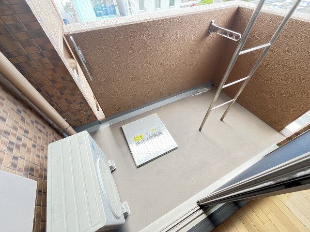 バルコニー　外からの目が気にならないバルコニーで洗濯物が干せます