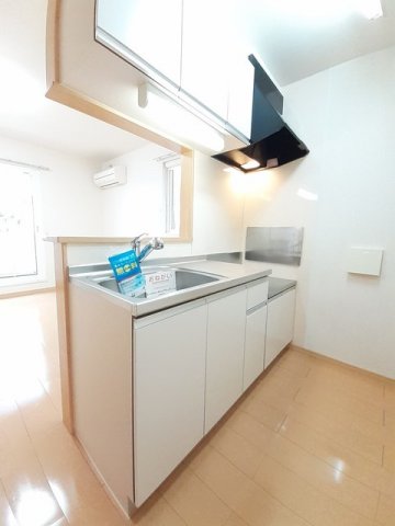 キッチン　コンパクトなキッチンで掃除もラクラク