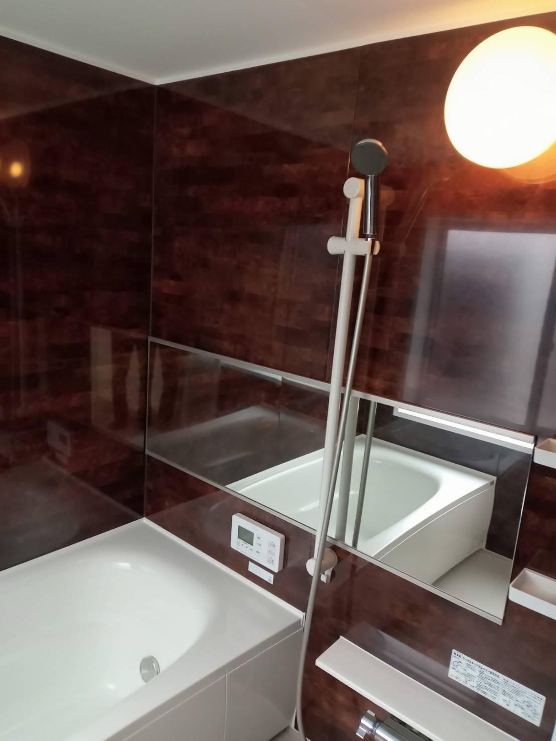 バス・シャワールーム　窓付き浴室1616