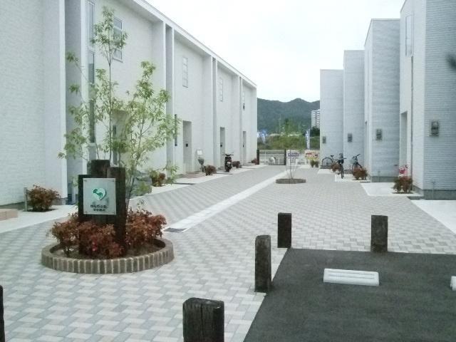 建物外観　車が入らない中庭