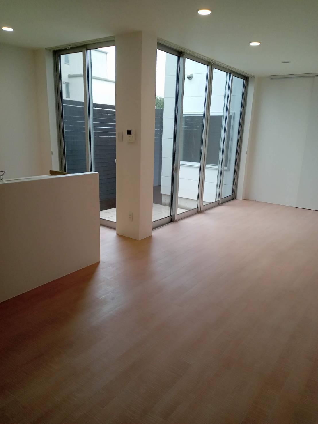 居室・リビング　明るいリビング