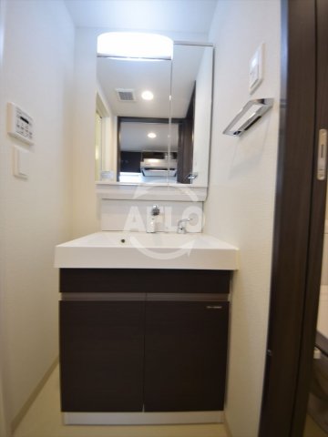 洗面設備　エステムコート難波Vブロード　独立洗面化粧台