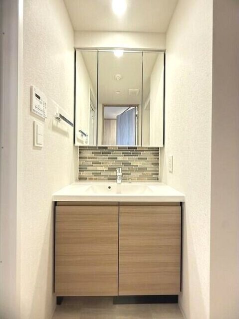 洗面設備　人気な独立洗面台です